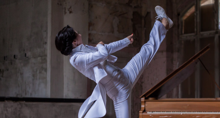 Ksenia's Secrets of Solo world of kicks online solo dance course image Ksenia Parkhatskaya solo jazz and swing dancer