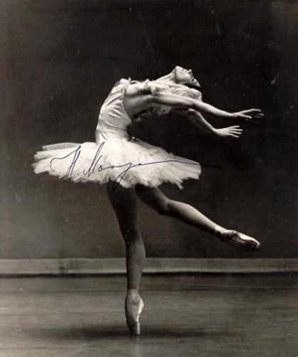 Maya Plisetskaya performing with dramatic, expressive arms in swan lake